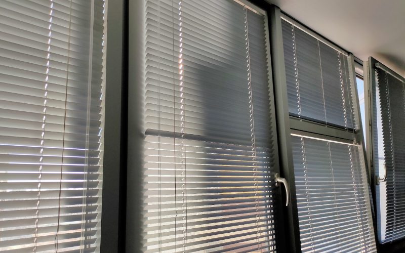 Алюминиевые горизонтальные жалюзи на лоджию, Санкт-Петербург, фото 2